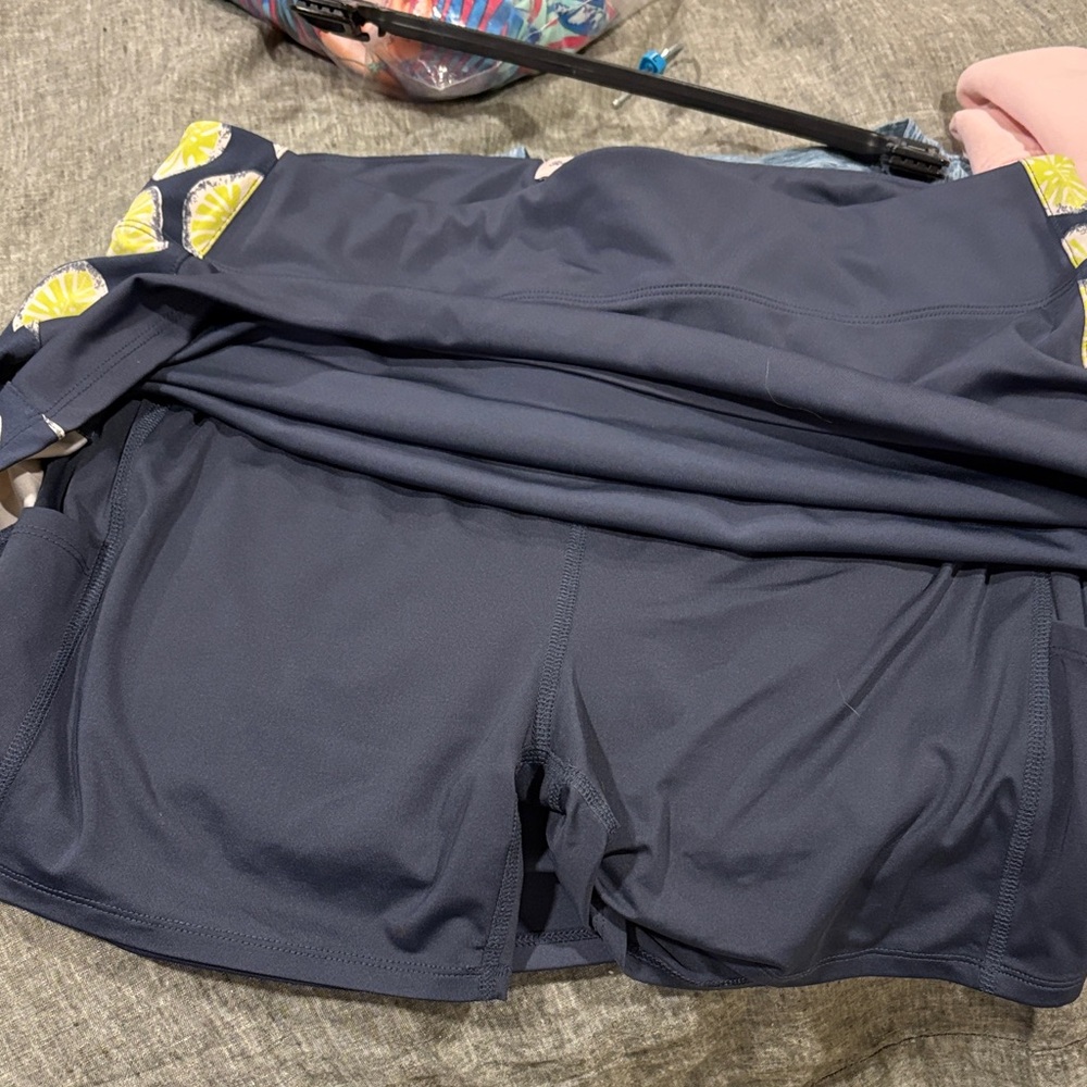 Tommy Bahama Navy Skort with Lemon Print L - Picture 3 of 3
